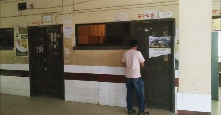 সকাল ৮টায় অফিস, ৯টার পরে আসেন চিকিৎসক