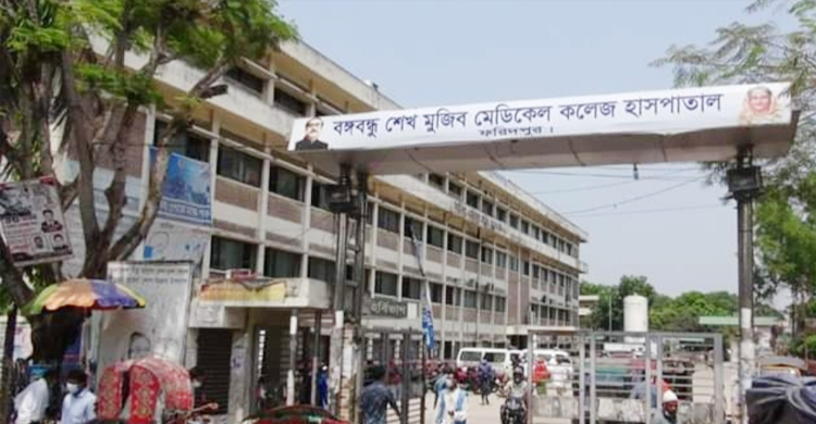 মোবাইল চুরির অপবাদে তরুণীকে বাড়ি থেকে তুলে নিয়ে দলবেঁধে ধর্ষণ