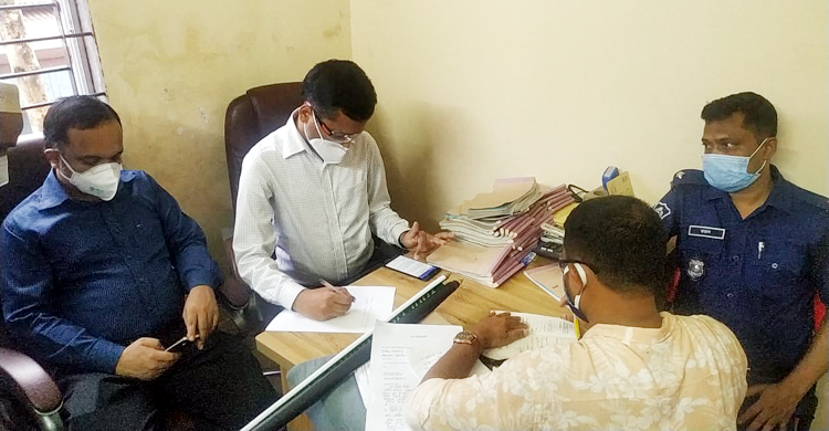 মেডিকেল কর্মকর্তার স্ত্রীর লাইসেন্সবিহীন হাসপাতালে সরকারি ওষুধ