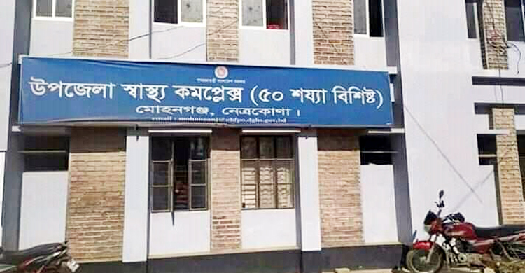 না দেখেই চিকিৎসক বললেন ‘অবস্থা জটিল’, পরে সিঁড়িতেই জন্ম নিল শিশু