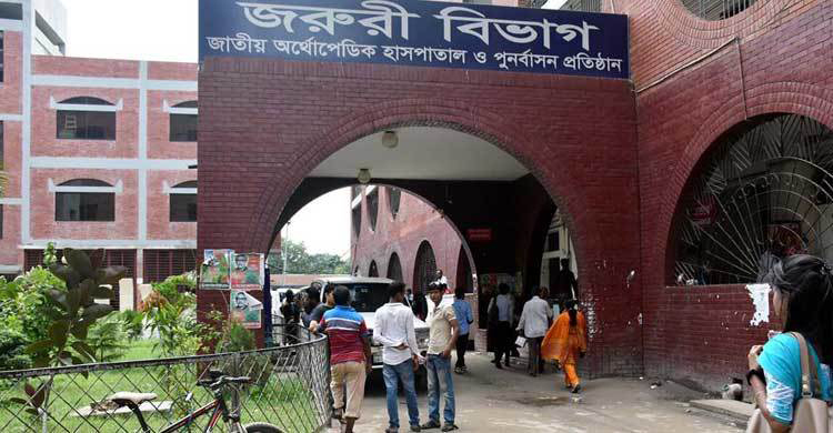 সোহরাওয়ার্দী-হৃদরোগ-পঙ্গু হাসপাতালে দালালবিরোধী অভিযান চলছে