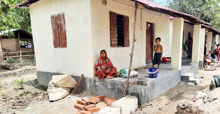 উপহারের ঘরের পিলার ভাঙার ঘটনায় ইউপি চেয়ারম্যানের মামলা