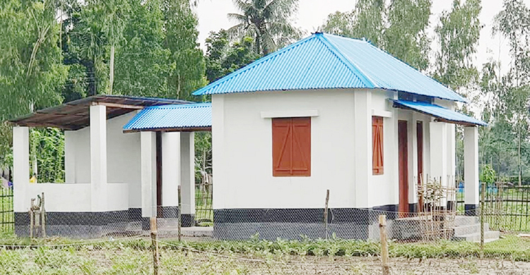 দুর্যোগ সহনীয় ঘরে বসছে সোলার হোম সিস্টেম