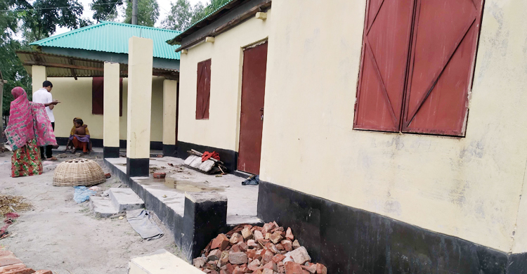 ‘ঘরের নিচে পড়ে যদি মরতে হয়, তাহলে এই ঘরের দরকার নেই’