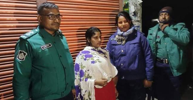 বৃদ্ধাকে নির্যাতন করে টাকা-গয়না চুরি, স্বামীসহ গৃহকর্মী গ্রেফতার