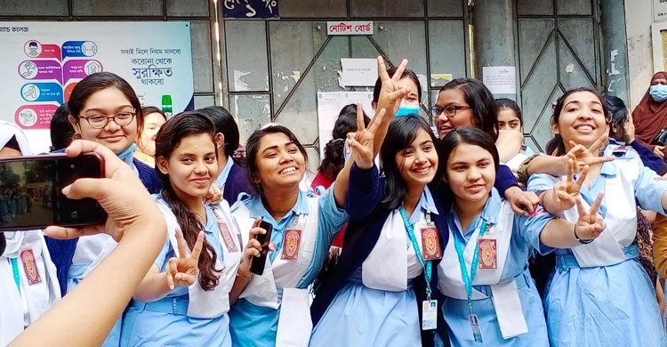 কলেজর গণ্ডি শেষে ভালো একটি বিশ্ববিদ্যালয়ে ভর্তি হওয়া যেকোনো শিক্ষার্থীর জীবনের বড় স্বপ্ন। সে কারণে অনেকে ভর্তি প্রস্তুতিমূলক কোচিংয়ে দৌড়ঝাঁপ শুরু করেন। ২০২১ সালের এইচএসসি পরীক্ষায় জিপিএ-৫ অধিক হারে বেড়ে যাওয়ায় শীর্ষ পর্যায়ের পাবলিক