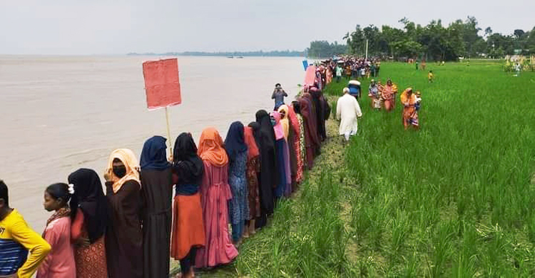 ‘ত্রাণ চাই না, নদী ভাঙনরোধে স্থায়ী সমাধান চাই’