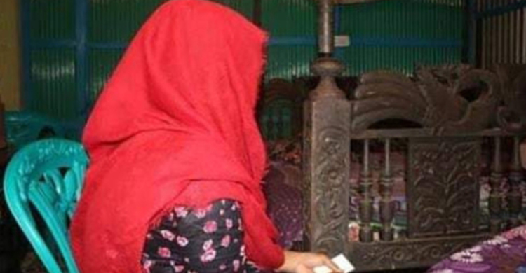 প্রেমিকের বাড়িতে তিনদিন ধরে অনশনে প্রেমিকা
