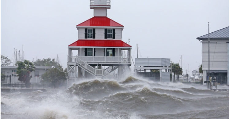 US: Hurricane Ida kills 1, knocks out power across New Orleans