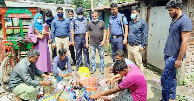 কাপড়ের রং মিশিয়ে তৈরি হচ্ছিল আইসক্রিম