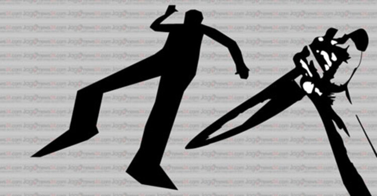 কেন্দ্রের সামনে স্বতন্ত্র প্রার্থীর দুই কর্মীকে ছুরিকাঘাত