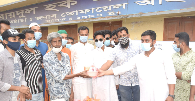 ভোলায় ৫ শতাধিক অসহায়কে ইফতার সামগ্রী দিল ছাত্রলীগ
