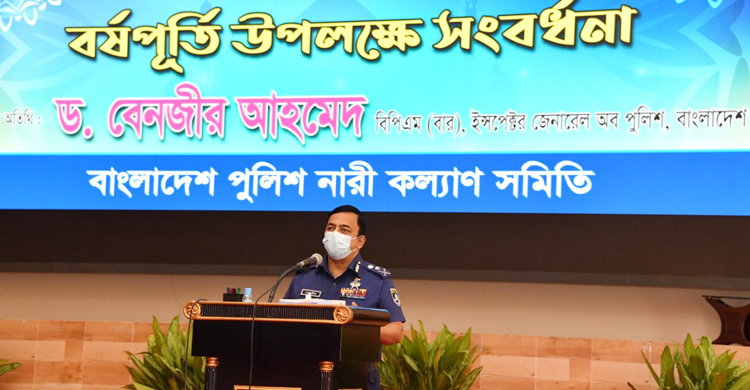 ‘স্বজনরা সরে গেলেও করোনায় মৃতদের দাফন করেছে পুলিশ’