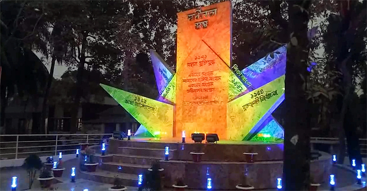 ইতিহাসের সাক্ষী হয়ে শাপলার মতো ফুটে আছে স্বাধীনতা স্তম্ভ