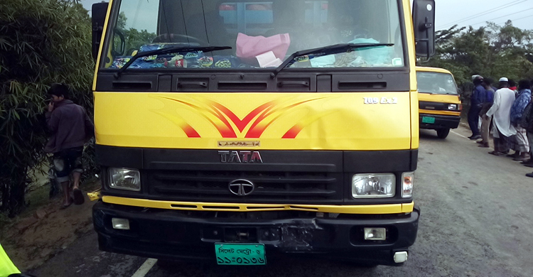 তিন আরোহীর মোটরসাইকেলে ট্রাকের ধাক্কা, দুইজন নিহত