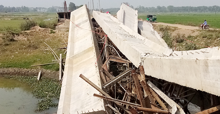 ভেঙে পড়া ১৫ কোটি টাকার সেতুর গার্ডার অপসারণ শুরু