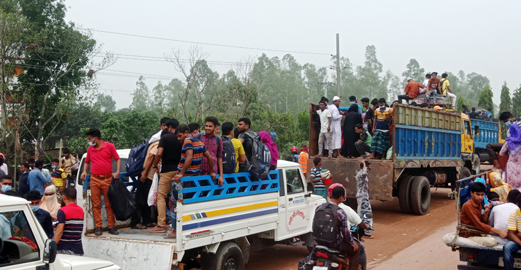 মহাসড়কে কর্মস্থলে ফেরা মানুষের ভিড়
