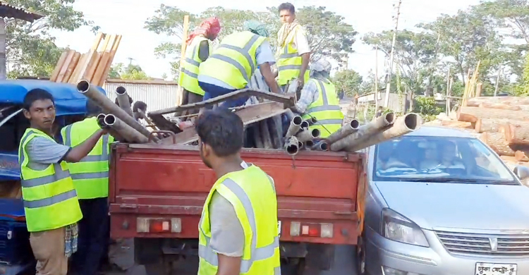 বন্ধ হলো অবৈধ গ্যাস সংযোগ, সড়কে তৈরি হলো খানাখন্দ