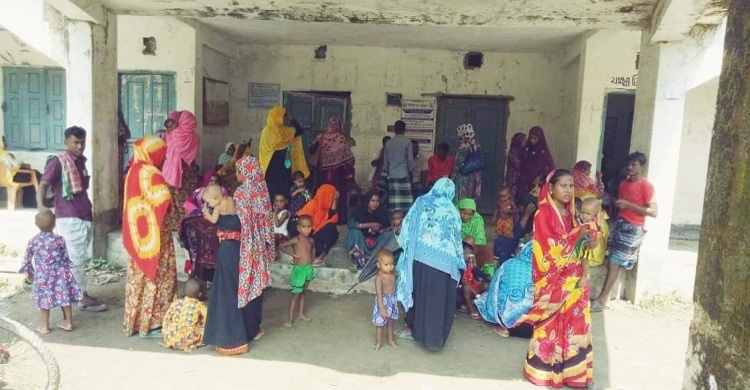 মাইকিং করে ডেকেও দেওয়া হলো না টিকা!