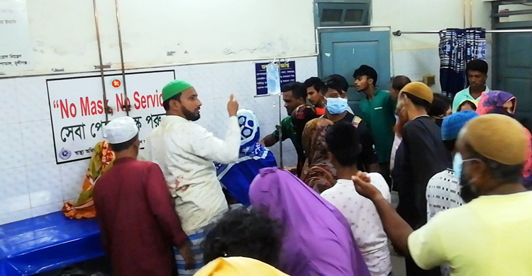 টাকা দিতে অস্বীকৃতি, বাবাকে কুপিয়ে জখম