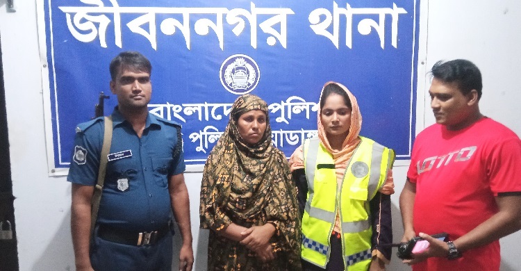 চুয়াডাঙ্গায় ৬ স্বর্ণের বারসহ নারী আটক