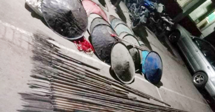 ফরিদপুরে বিপুল পরিমাণ দেশীয় অস্ত্র উদ্ধার