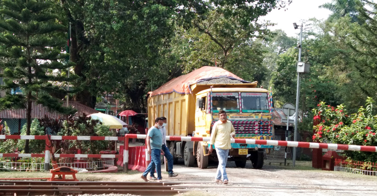 আমদানি পণ্যের ওজনে গরমিল, রপ্তানি বন্ধ করলো ভারত