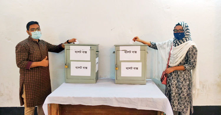 জাবিতে ‘রাজা-রানি’ নির্বাচন চলছে