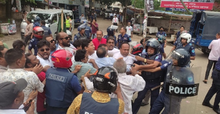 ফরিদপুরে বিএনপির পাঁচ শতাধিক নেতাকর্মীর নামে পুলিশের মামলা