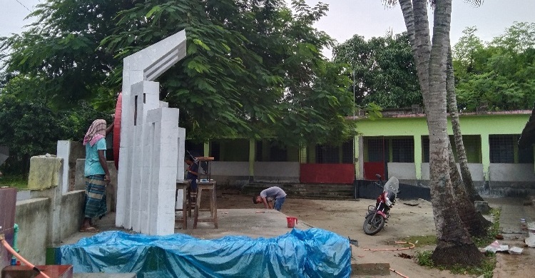 নির্মাণাধীন শহীদ মিনার ভাঙচুর, গ্রেফতার ৪