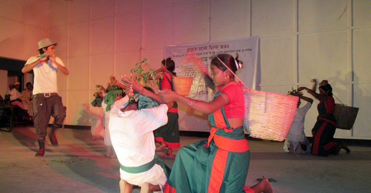 থিয়েটারের কল্যাণে মদ ছাড়ছেন চা শ্রমিকরা