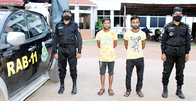 সিদ্ধিরগঞ্জে ২৪ কেজি গাঁজাসহ দুই কারবারি গ্রেফতার