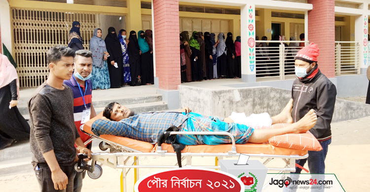 ঢাকা থেকে অ্যাম্বুলেন্সে এসে ভোট দিলেন ইব্রাহিম