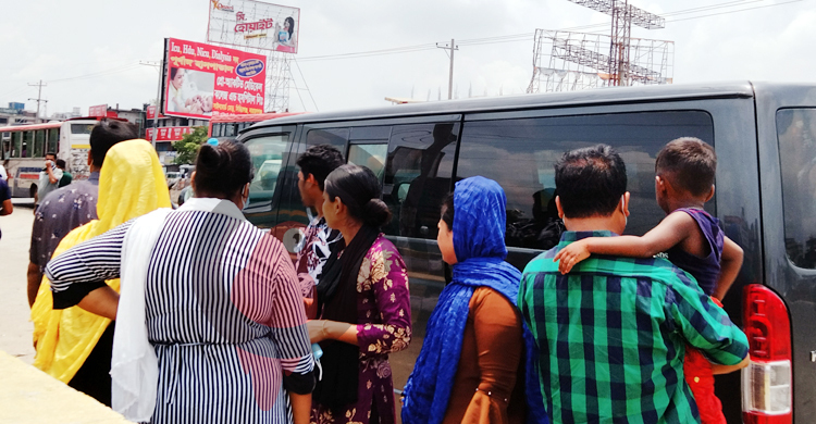 ঢাকা-চট্টগ্রাম মহাসড়কে গাড়ির চাপ কম, ভোগান্তিতে যাত্রীরা