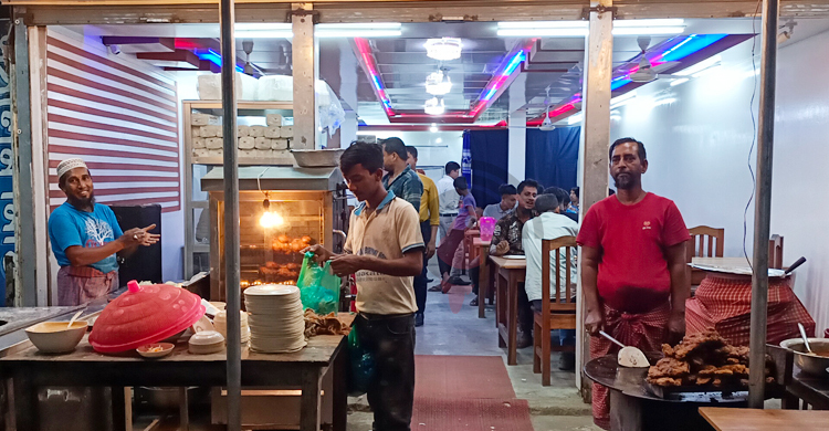 কুয়াকাটায় তেল সংকটে বন্ধ হচ্ছে খাবার হোটেল