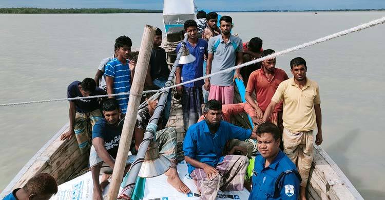 নিষেধাজ্ঞা উপেক্ষা করে মাছ শিকার, ১১ জেলে আটক