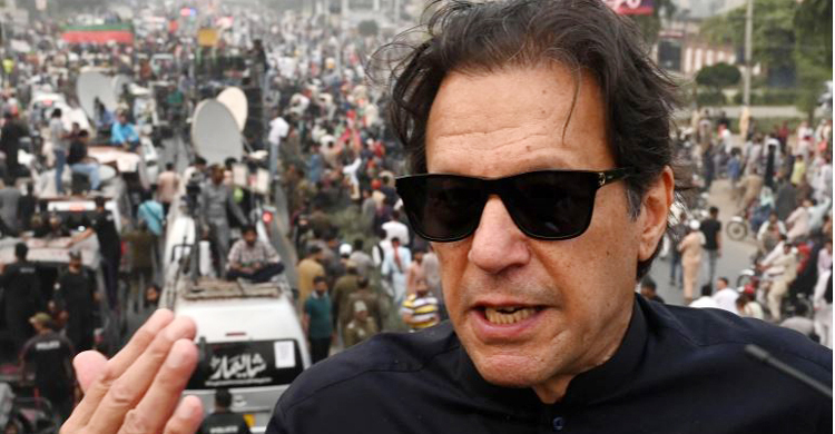 Imran Khan says Pakistan PM Sharif involved in plot to kill him