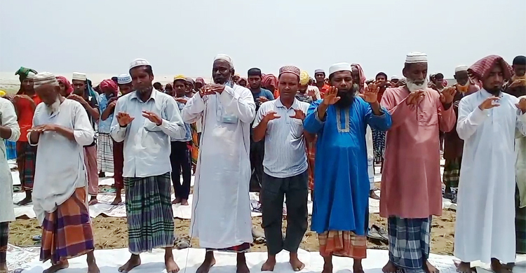 রাজবাড়ীতে বৃষ্টির জন্য নামাজ আদায়