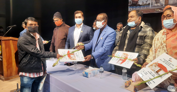 প্রধানমন্ত্রীর উপহার, ক্যানালের পাশের কুঁড়েঘর থেকে পাকাঘরে তারা