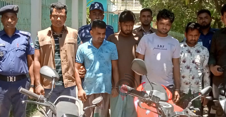 ব্যাংকের ১৯ লাখ টাকা ছিনতাই: টাকাসহ ৪ আসামি গ্রেফতার