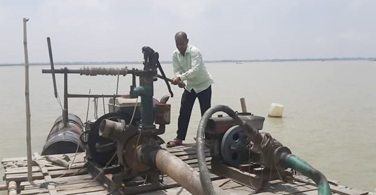 ড্রেজার দিয়ে বালু তোলায় ৭ লাখ টাকা জরিমানা