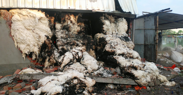 গাজীপুরে টেক্সটাইল মিলের গুদামে আগুন, নিয়ন্ত্রণে ৫ ইউনিট