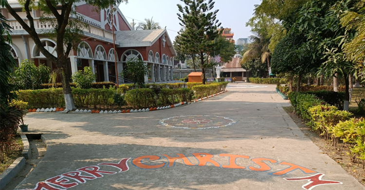 বড়দিন উদযাপনে প্রস্তুত রাজশাহীর চার্চগুলো