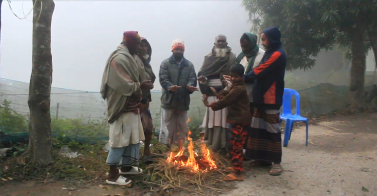 কনকনে ঠান্ডায় গরম কাপড়ের আগুন দাম
