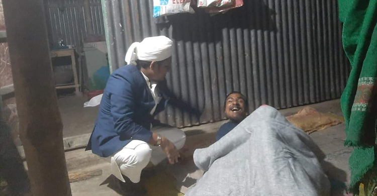 গভীর রাতে কম্বল নিয়ে হাজির ইউএনও