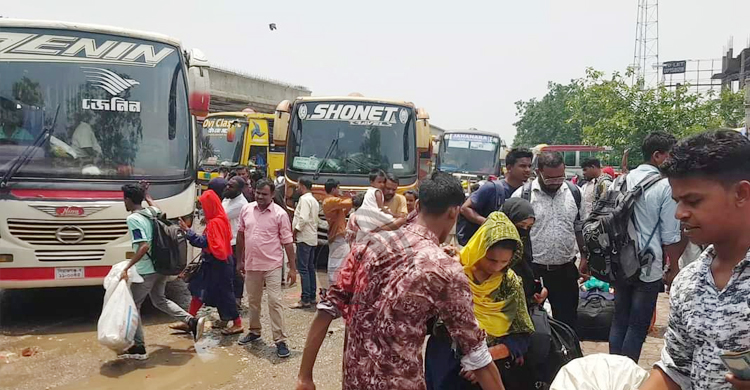 সিরাজগঞ্জ মহাসড়কে যাত্রীর চাপ, মিলছে না বাসের টিকিট