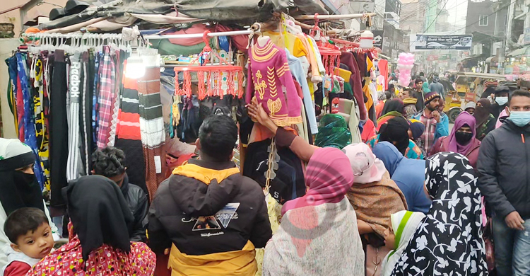 মুন্সিগঞ্জে শীতের পোশাক কেনার ধুম, দাম বেশি নেওয়ার অভিযোগ