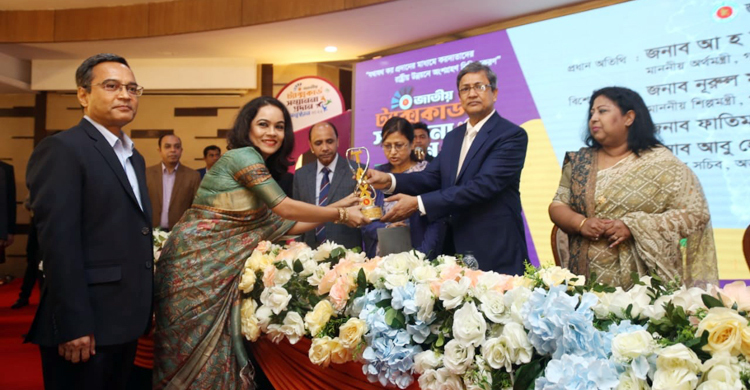 পোশাকখাতে সর্বোচ্চ আয়কর প্রদানকারীর সম্মাননা পেলো স্নোটেক্স