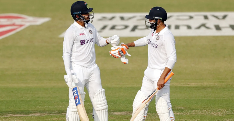 শ্রেয়াস-জাদেজার ব্যাটে ভারতের দিন