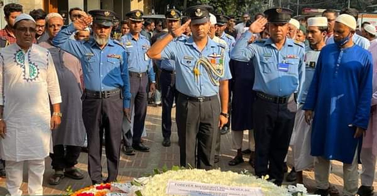 বীর উত্তম শামসুল আলমের মরদেহে ভারতীয় হাইকমিশনারের শ্রদ্ধা